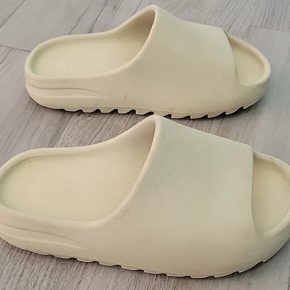 Adidas Yeezy Slide Bone - Picture 4 of 10
